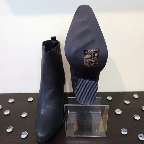 Yoki Black Booties - Picture 2 of 3